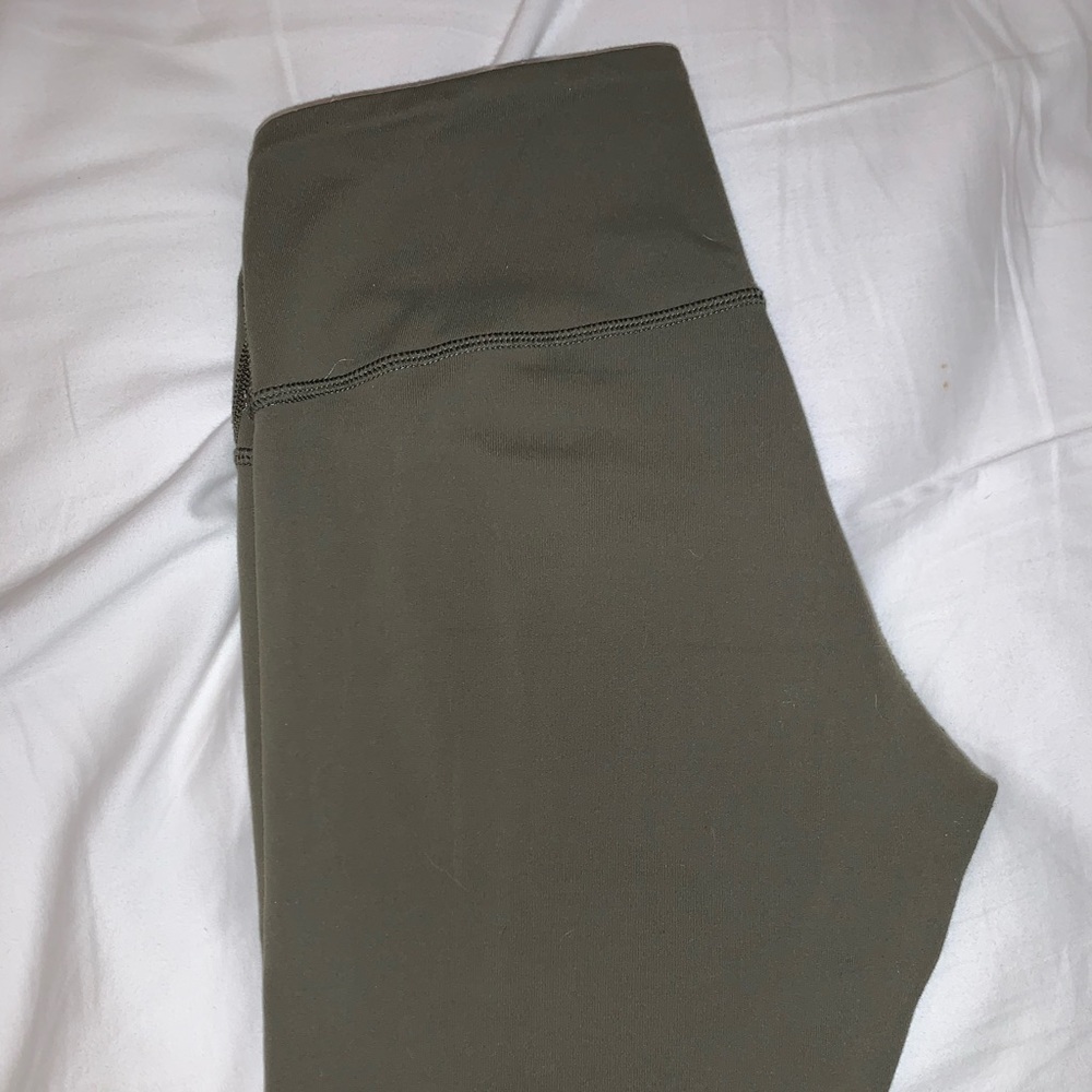 Lululemon mid rise crop tight - Olive Green